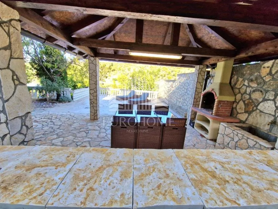 kuća za odmor s bazenom 5o metara od mora - slika 7