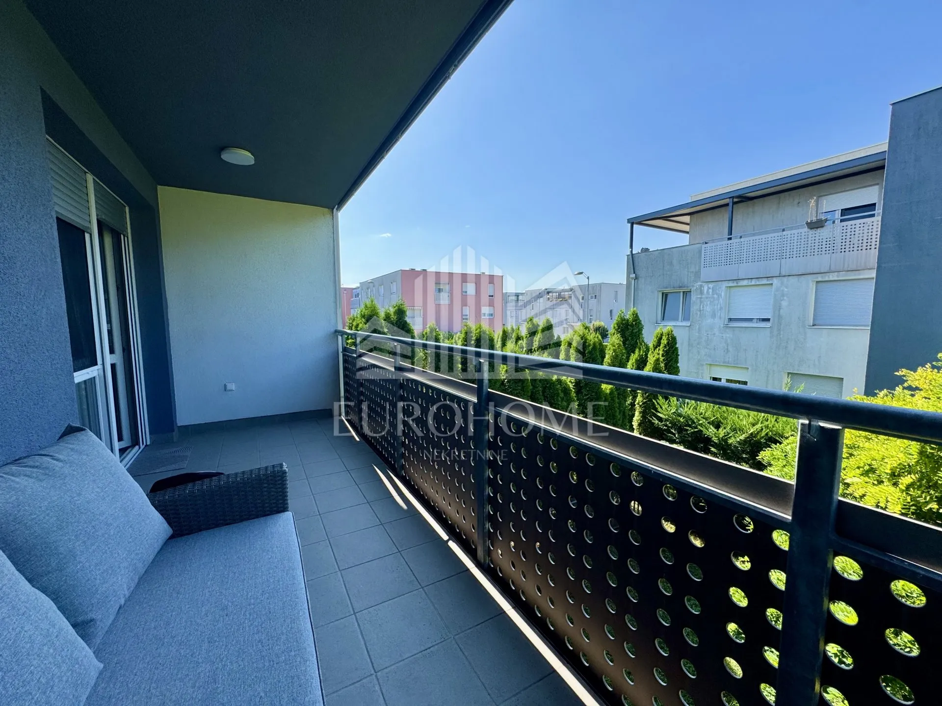 moderan dvosoban stan 61 m², lođa, parking, spremište - slika 15