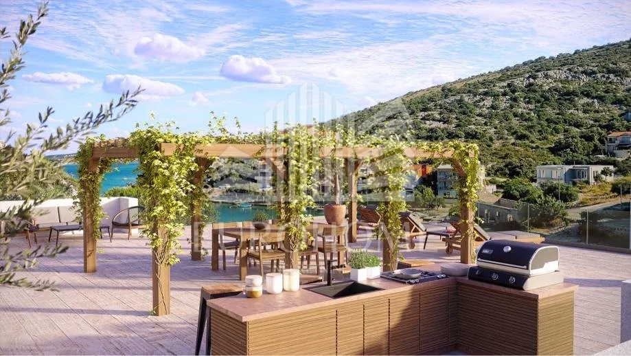 atraktivna vila, prvi red do mora, rogoznica, 250 m2 - slika 15