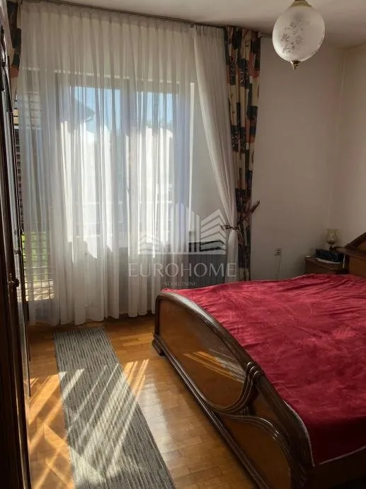 prostrana kuća 200 m² – stupnik, mirna zona, vrt, garaža - slika 11