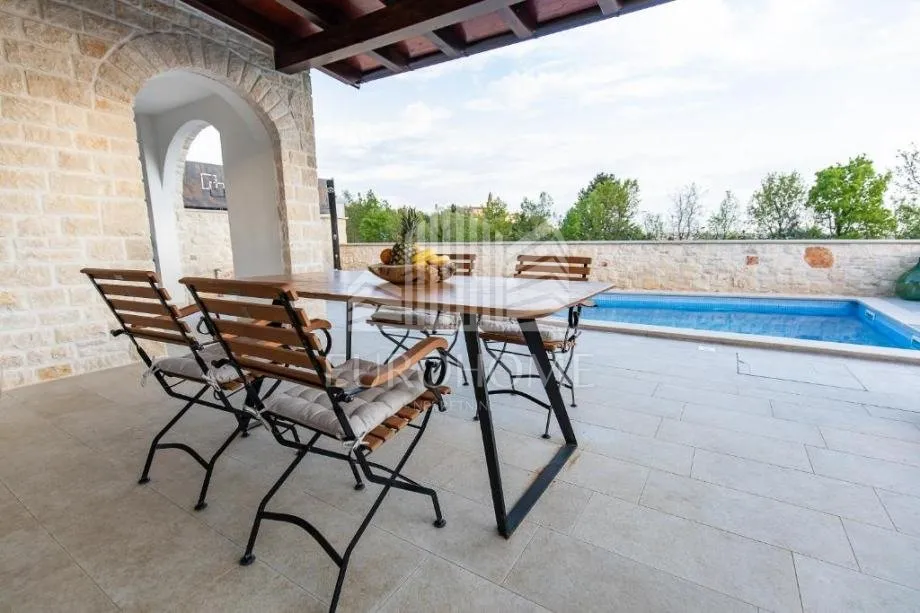 vila s bazenom-grožnjan - slika 6