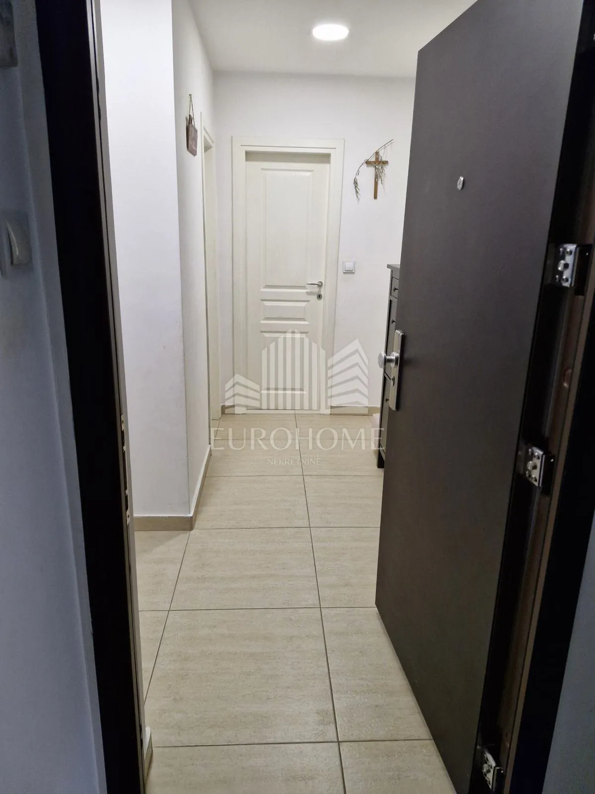 moderan 3-soban stan za najam u trnskom 60 m² - slika 8