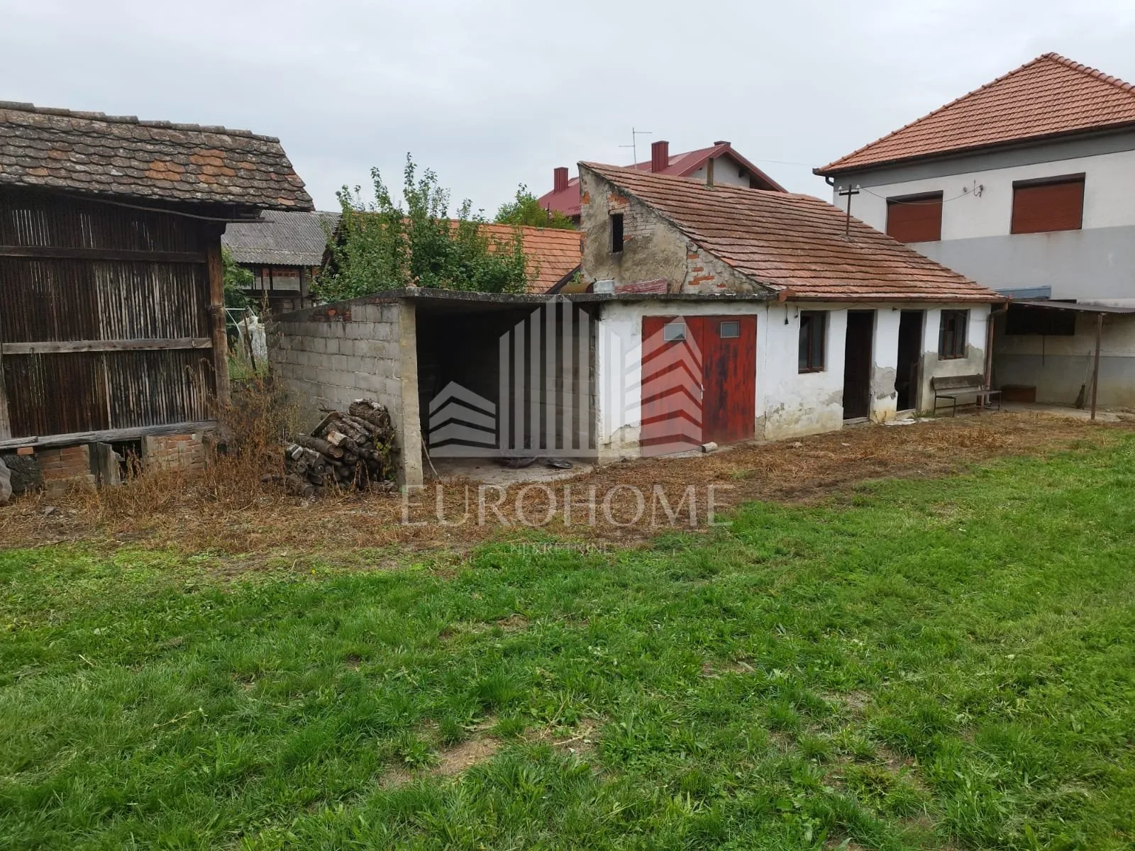 kuća za adaptaciju ,okućnica 500m 2 i zemljište 1584 m2 - slika 4