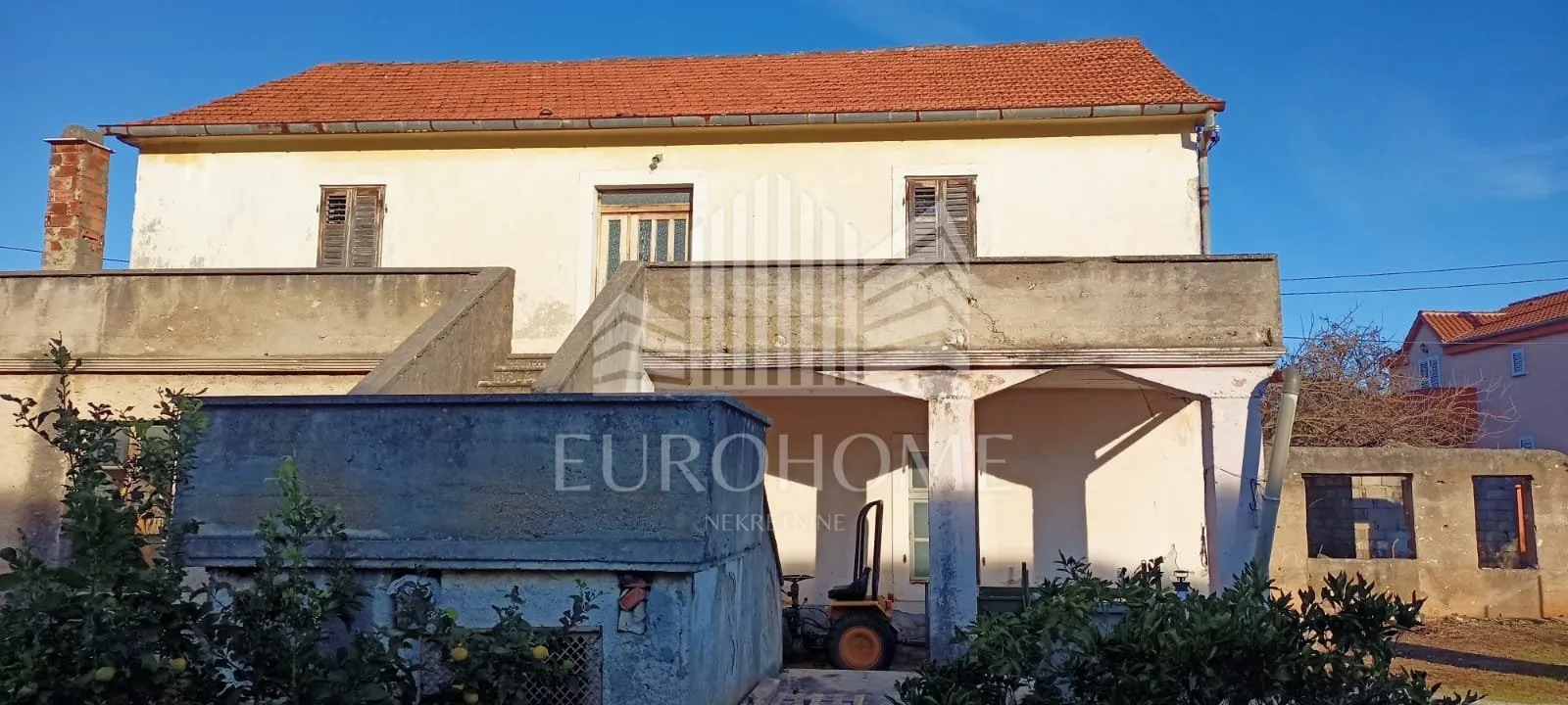 sukošan, kamena kuća od 320m2 uz more s okućnicom od 560m2 - slika 2