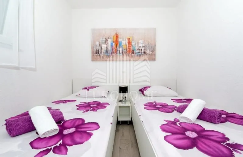 prilika! 2s stan sa dva studio apartmana+bazen+vrt! - slika 15