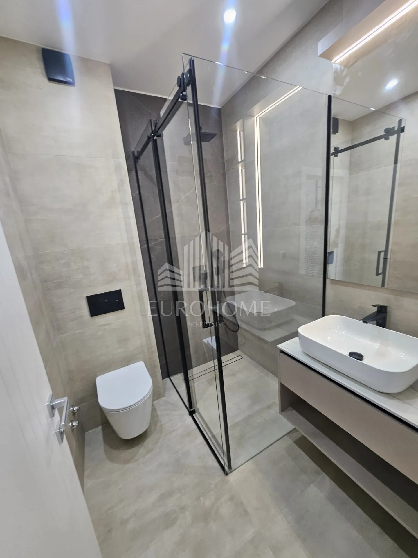 diklo,moderan penthouse uz more, kompletno namješten,odmah useljiv - slika 18