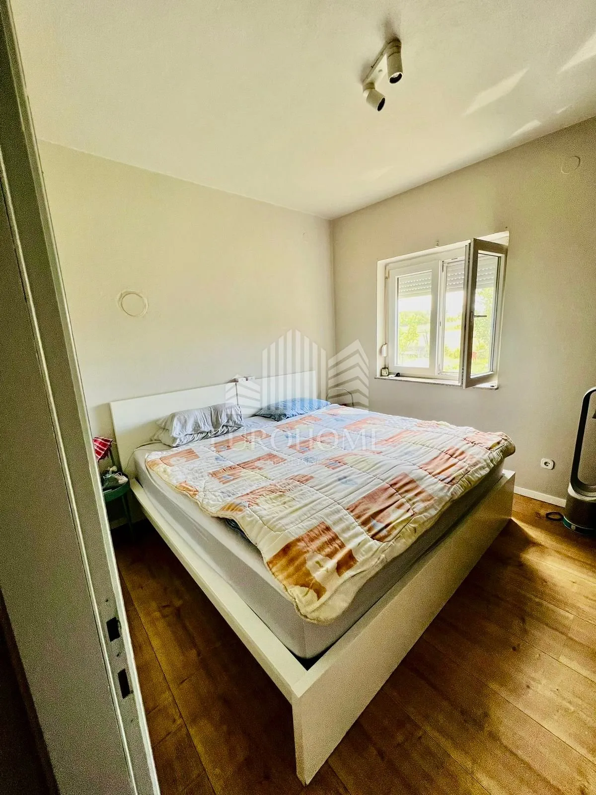 prekrasna moderno uređena kuća u oazi mira – rugvica, 253 m² - slika 12