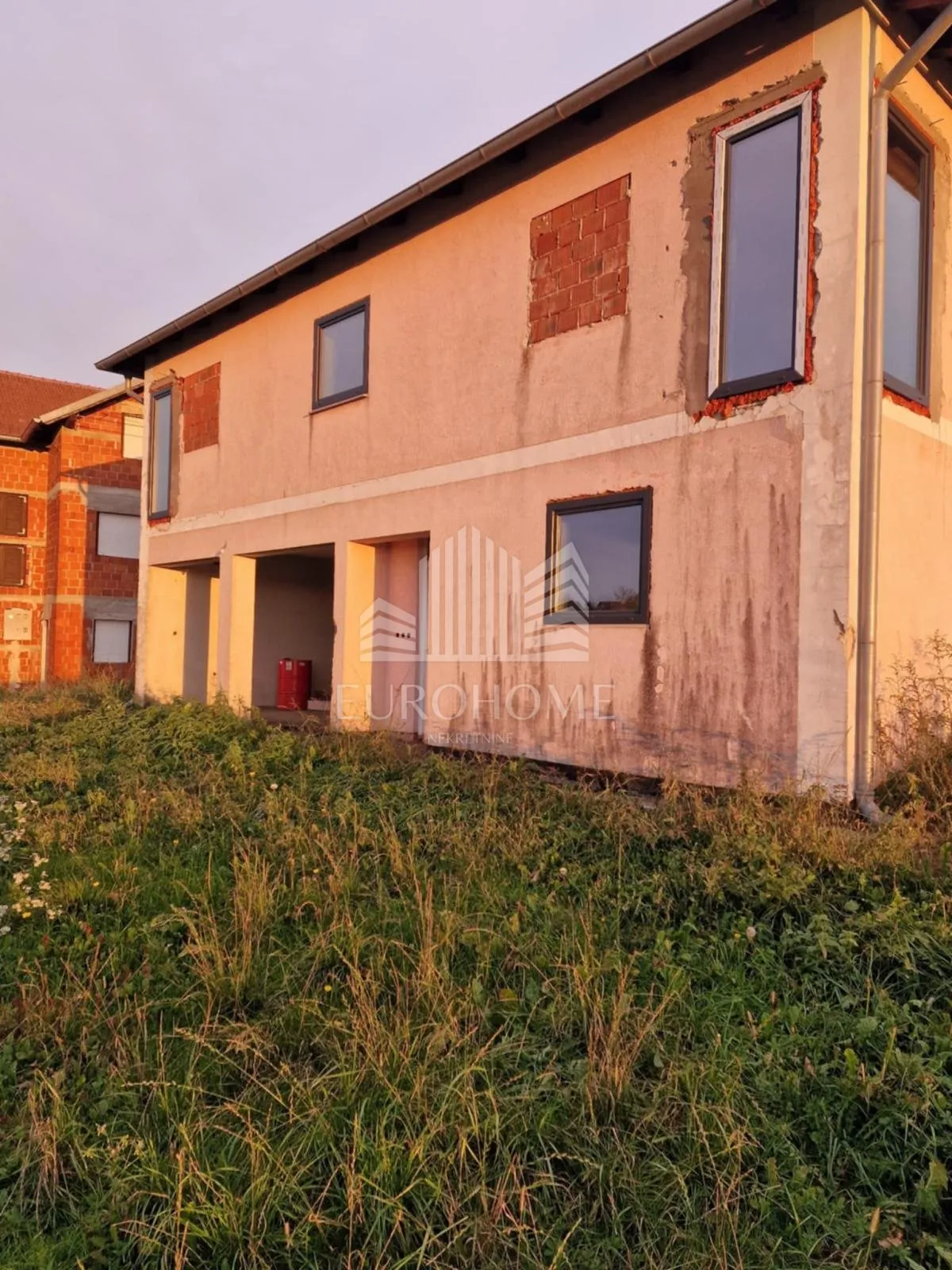 prodaje se stambeno-poslovna kuća s građevinskim zemljištem – križ - slika 6