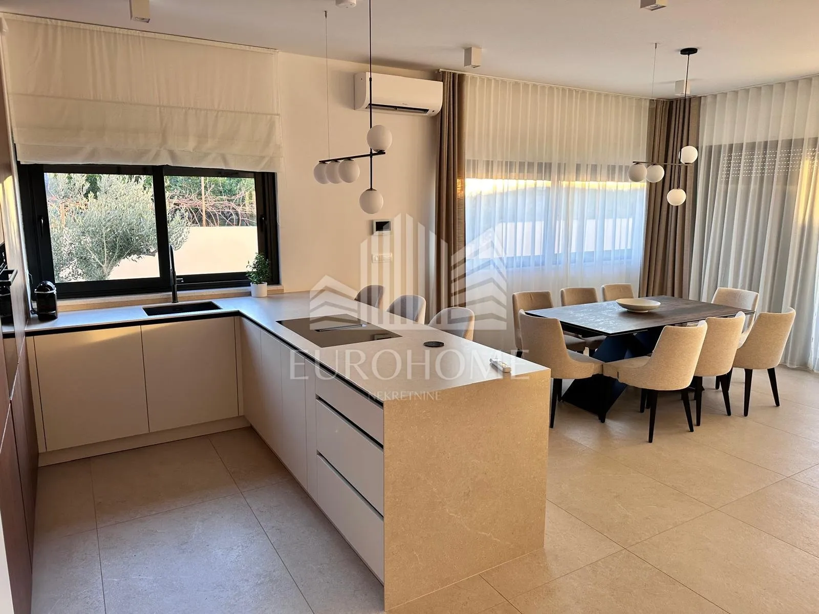 split, luxury villa, for 6 months or one year rent - slika 57