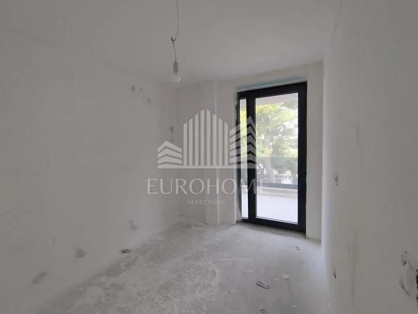 vodice, luksuzni stan uz plažu s5, top lokacija, garaža, 119m2 - slika 11
