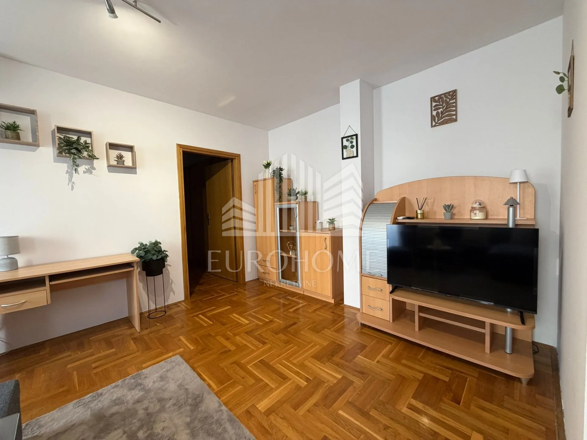 stan 45 m² u mirnom okruženju – dostupan odmah - slika 3