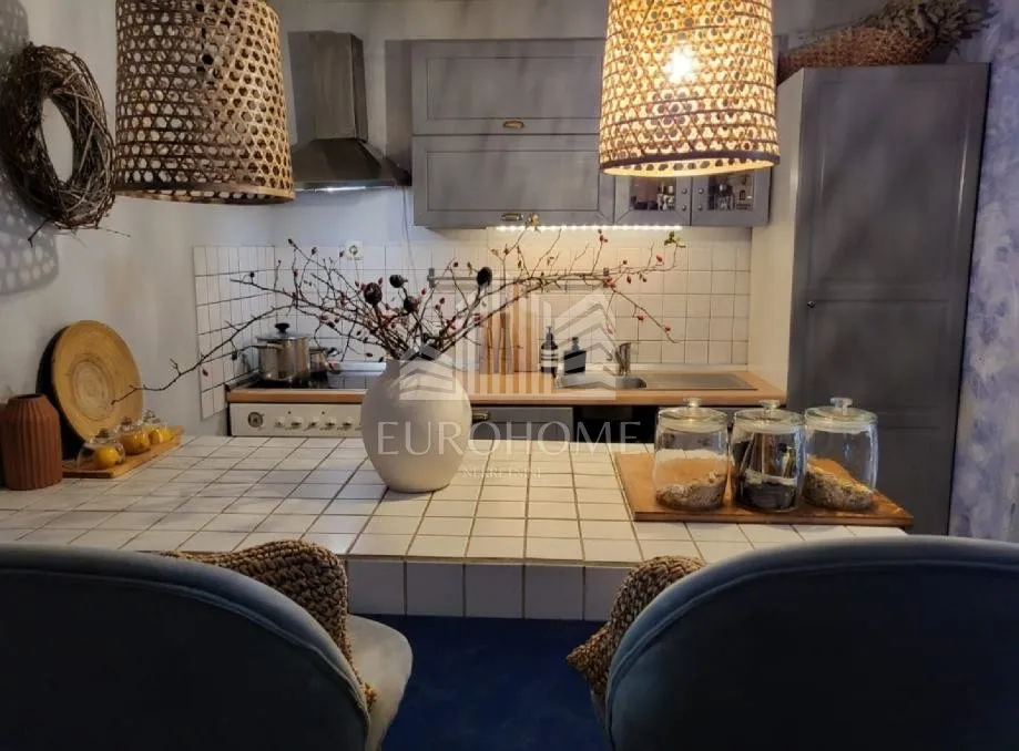 kuća sa 5 apartmana i bazenom, 360 m2 njivice - slika 13