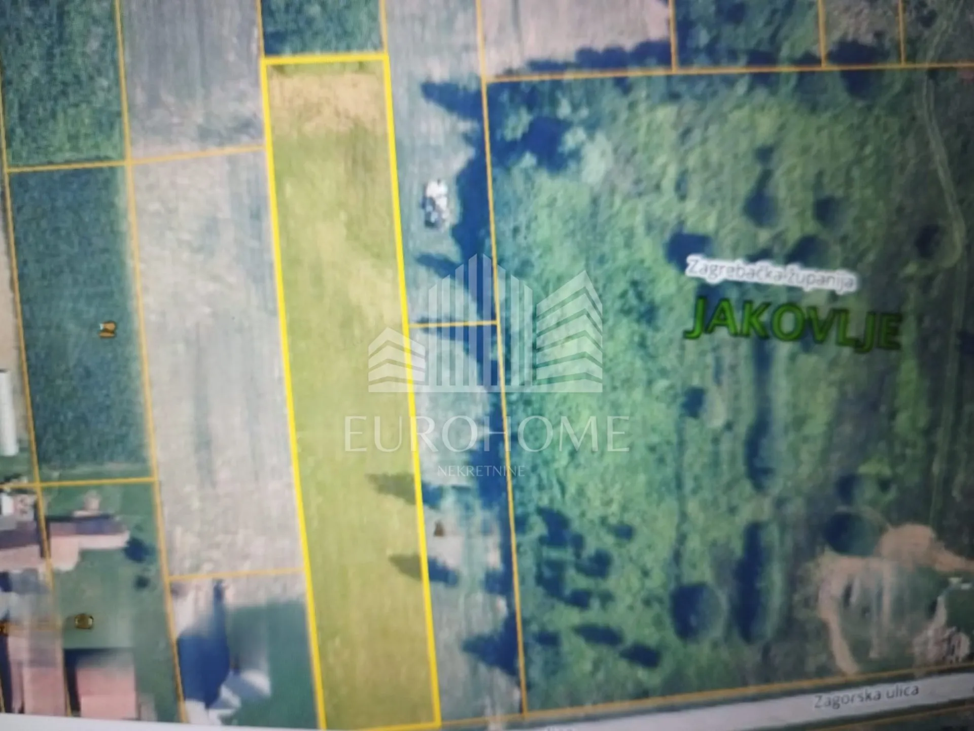građevinsko zemljište sa građevinskom dozvolom 1352m2 - slika 2