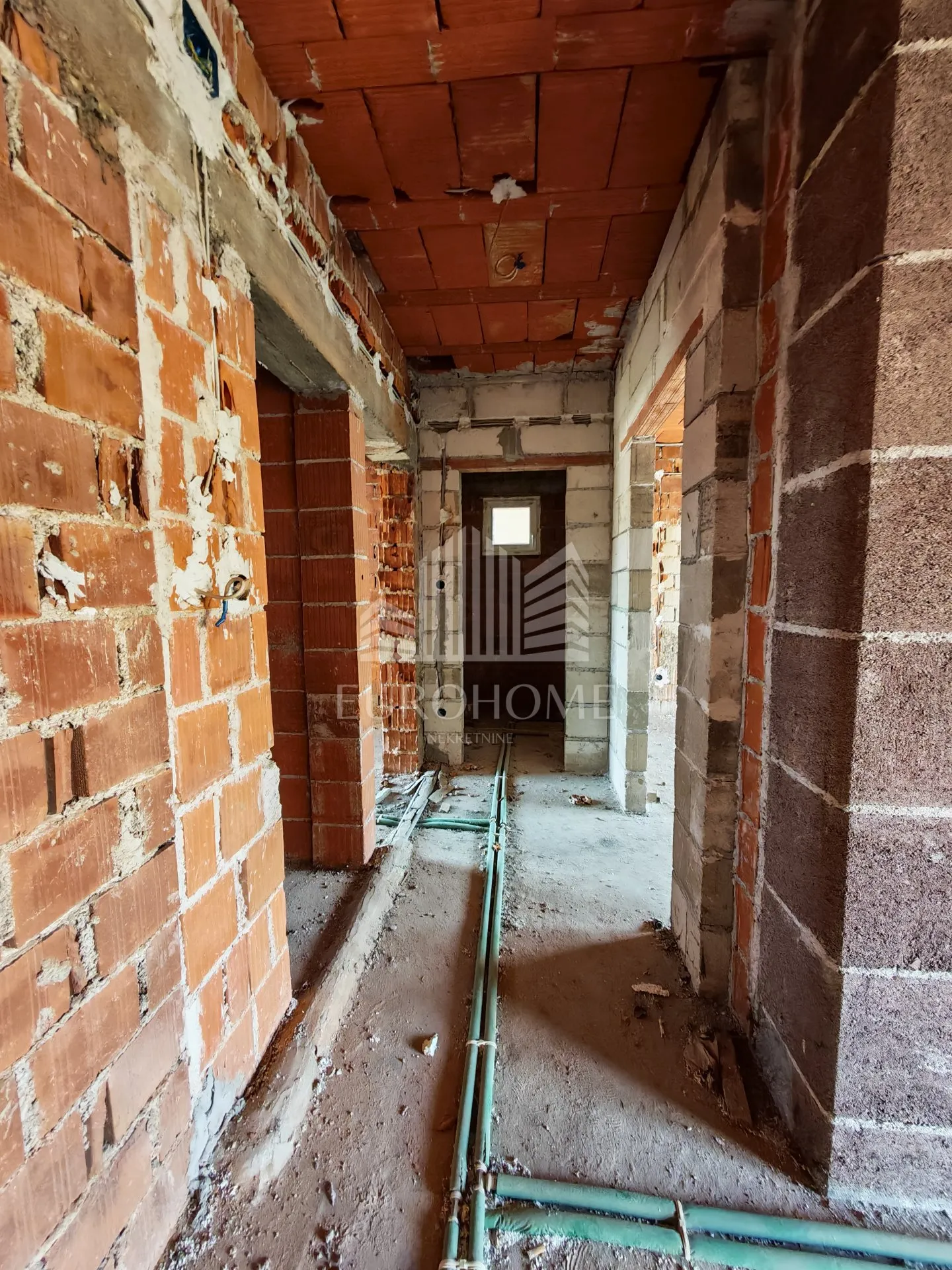 kuća 300m2 - 3 stana - oporovec - slika 10