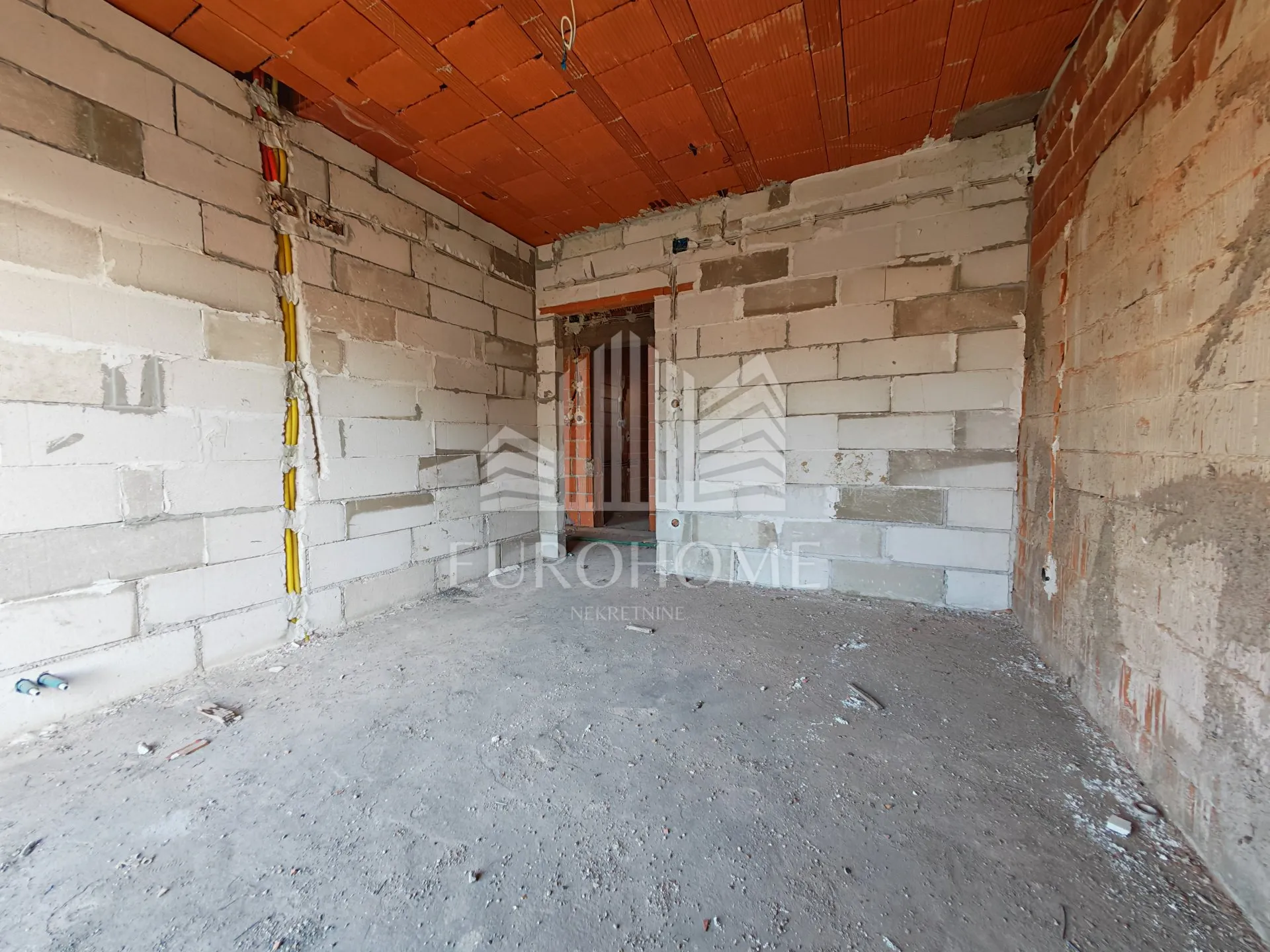 kuća 300m2 - 3 stana - oporovec - slika 5