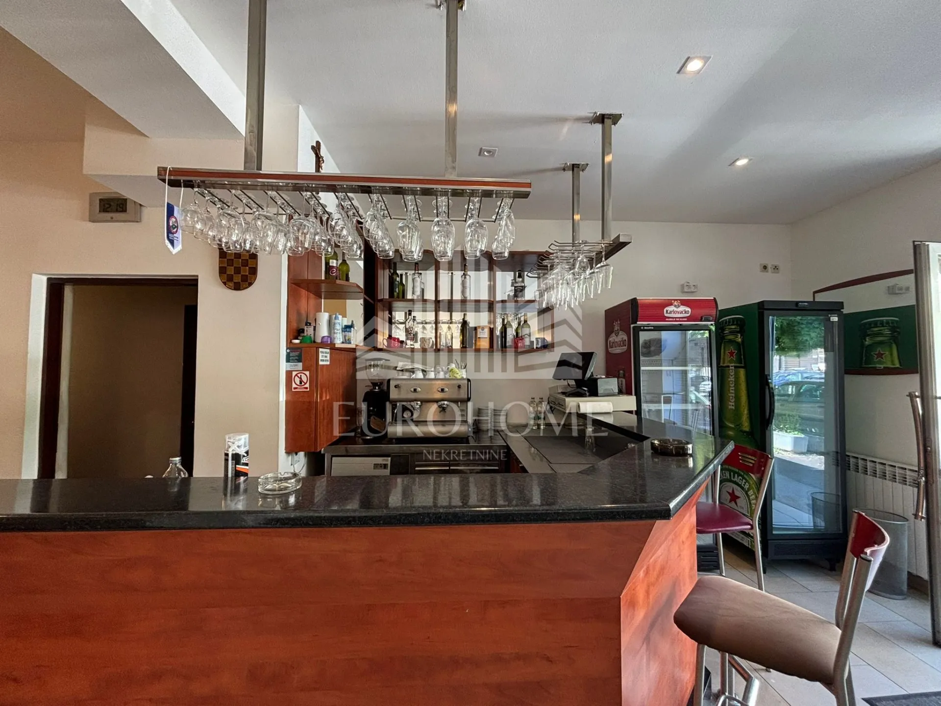poslovni prostor 160m2, opremljen kao restoran - trnje - - slika 3