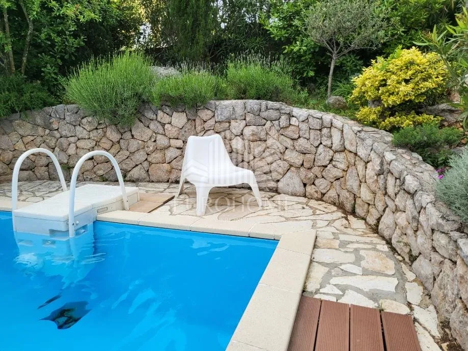 kuća sa 5 apartmana i bazenom, 360 m2 njivice - slika 15