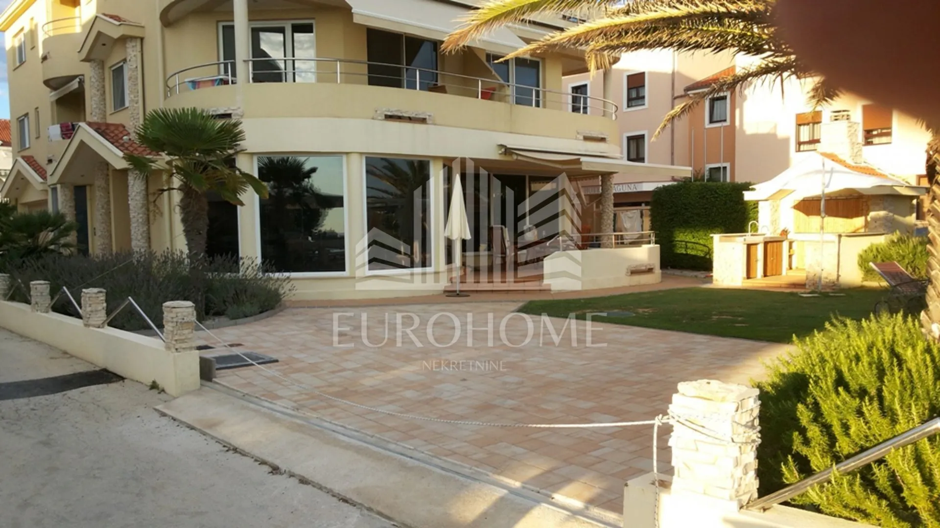 privlaka, apartman prvi red do mora, vrt, garaža 16m2 - slika 5