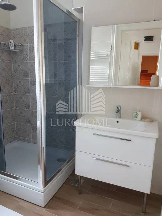 centar, dvoetažni stan 137m2, 3 apartmana - slika 14
