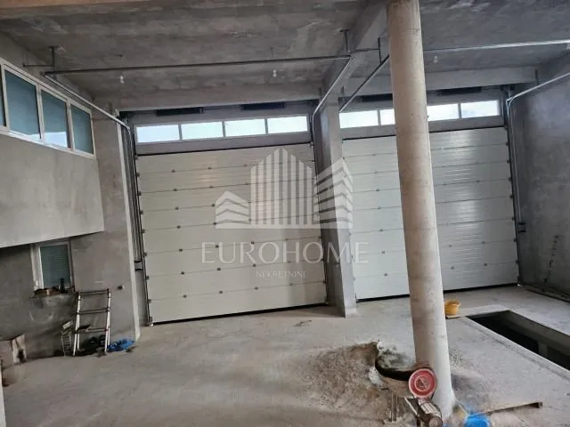 murvica-poslovna zgrada na tri etaže, dugoročni najam! - slika 2