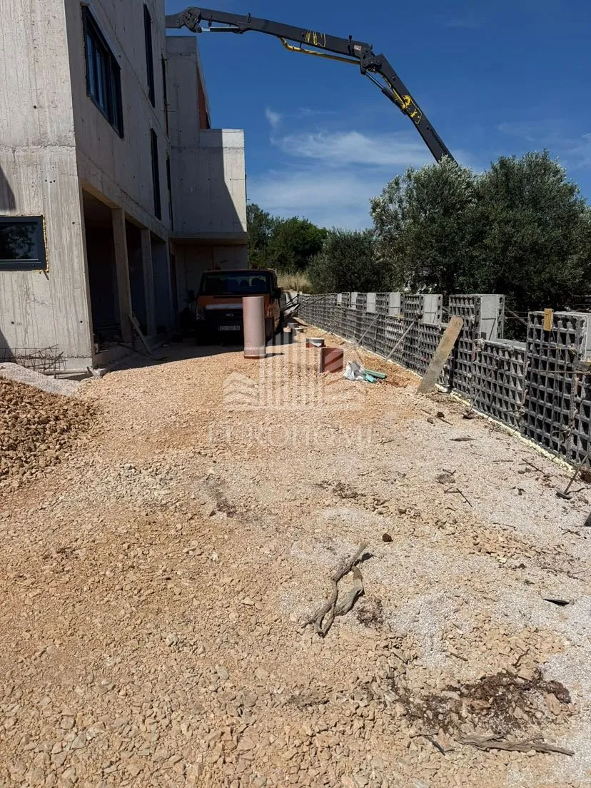 zadar, pakoštane, s1 stan s bazenom, terasom i garazom - slika 3