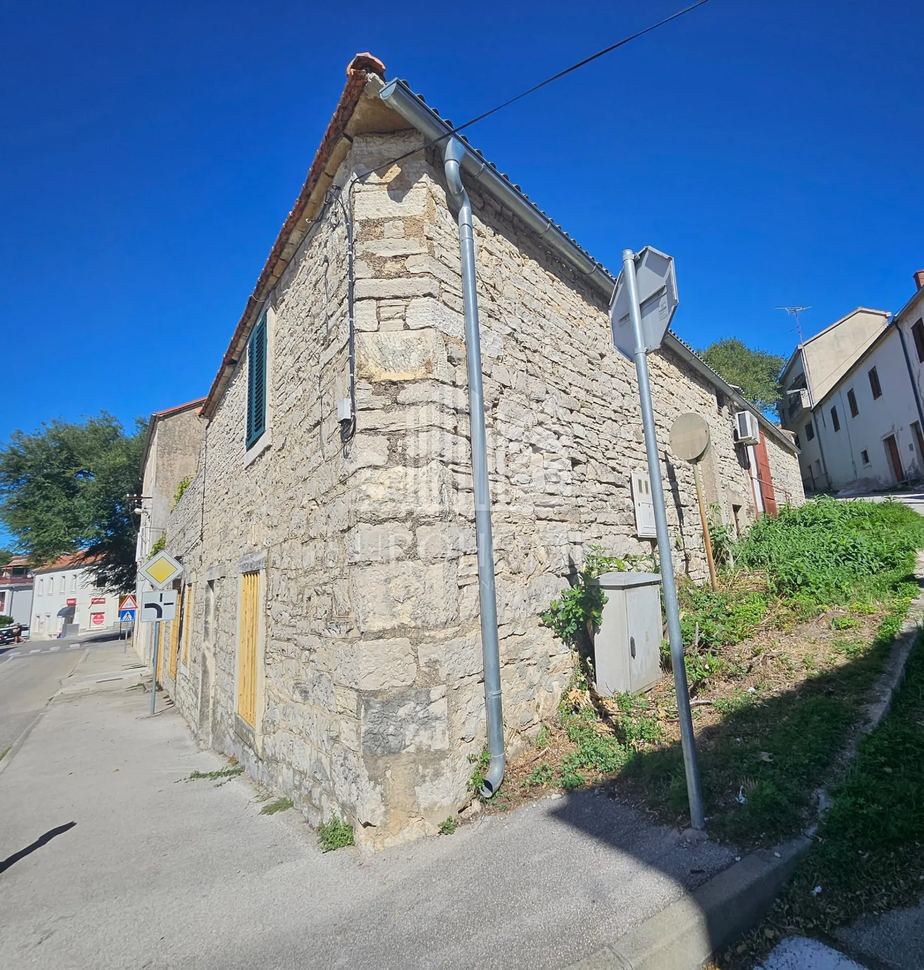 centar benkovca, prodaja zgrade za renovaciju,259m2 - slika 3