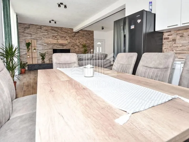 luksuzna novogradnja od 180 m2 sa bazenom - slika 11