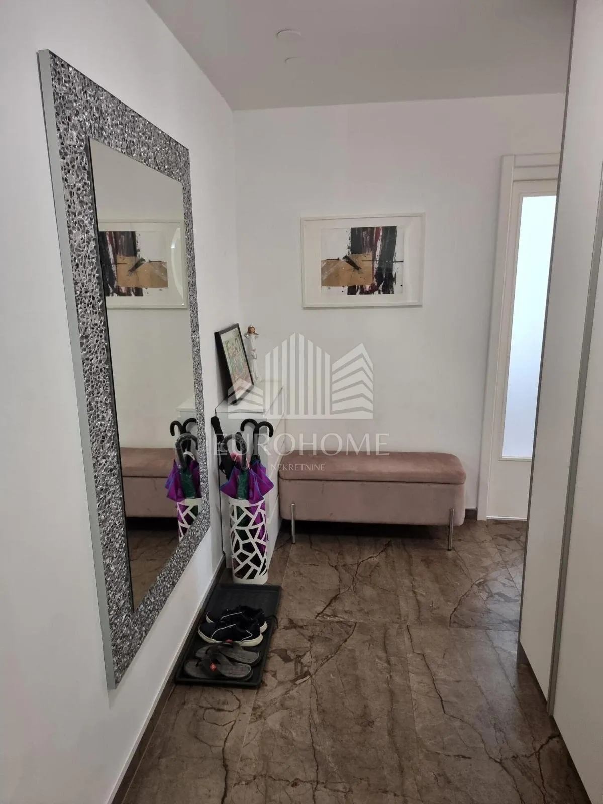 luksuzno opremljen stan 128m2 u centru - slika 5