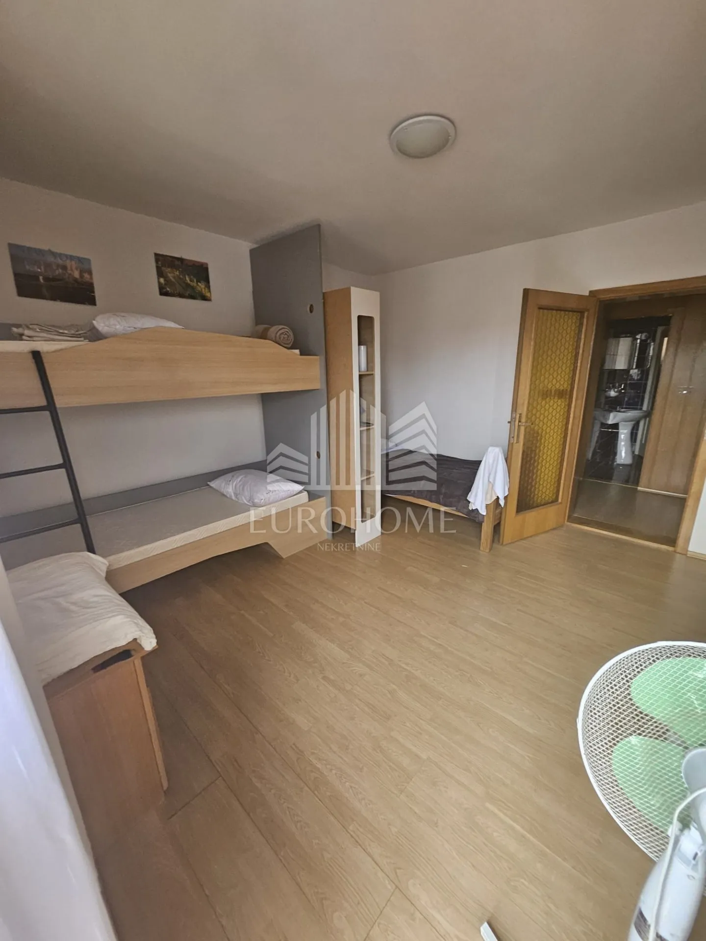 starigrad, kuća katnica,tri etaže, 50m od mora - slika 9