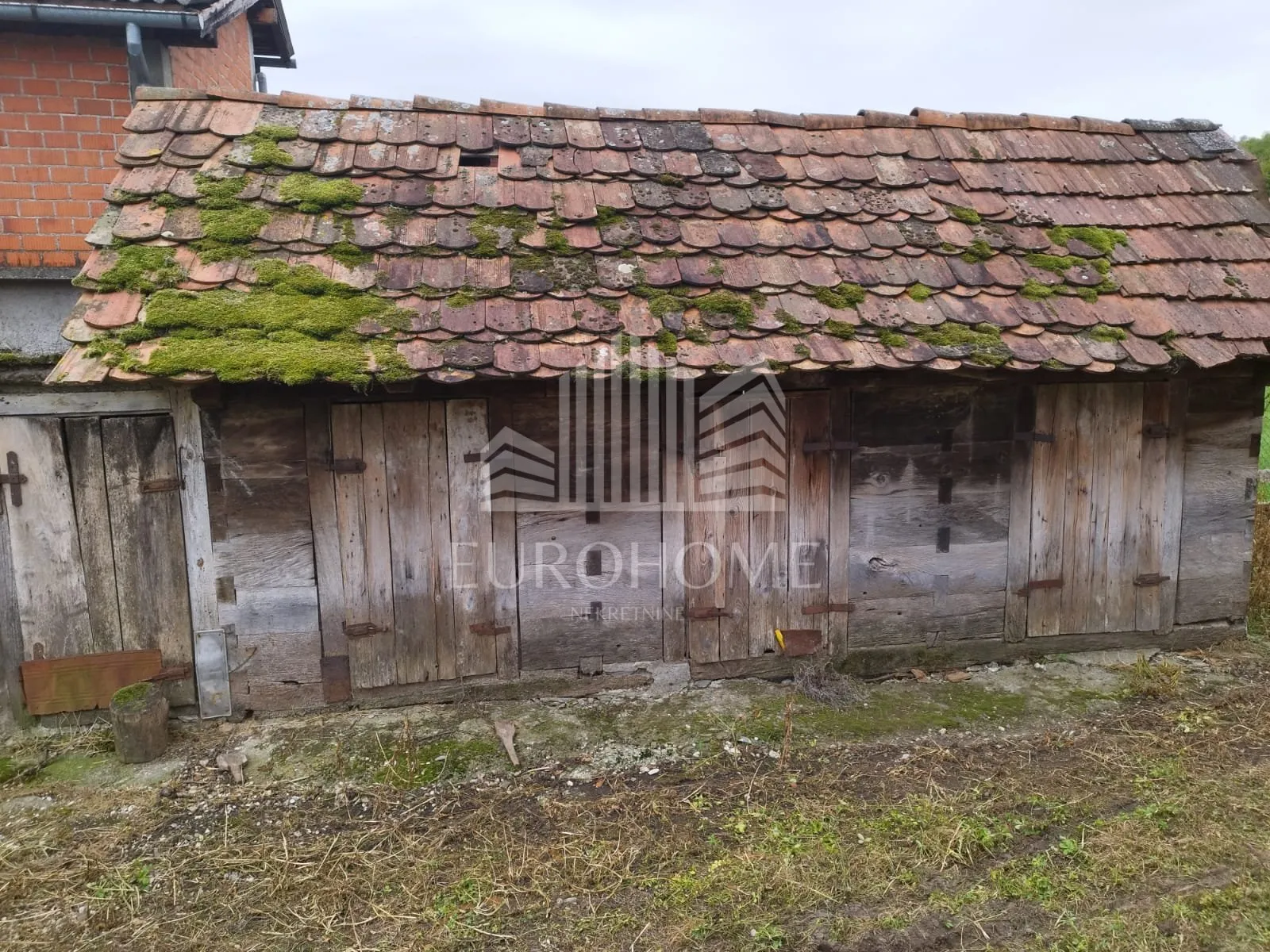 kuća za adaptaciju ,okućnica 500m 2 i zemljište 1584 m2 - slika 7