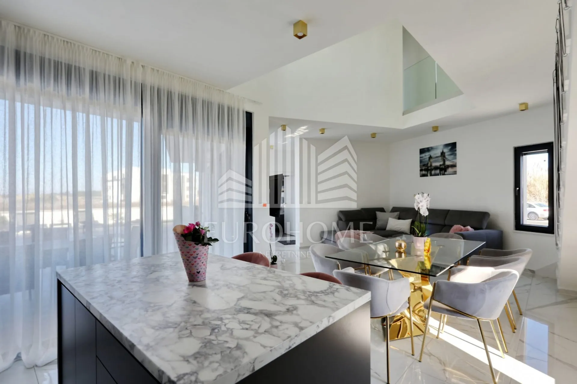 potpuno opremljena vila, privlaka (464 m2) - slika 11