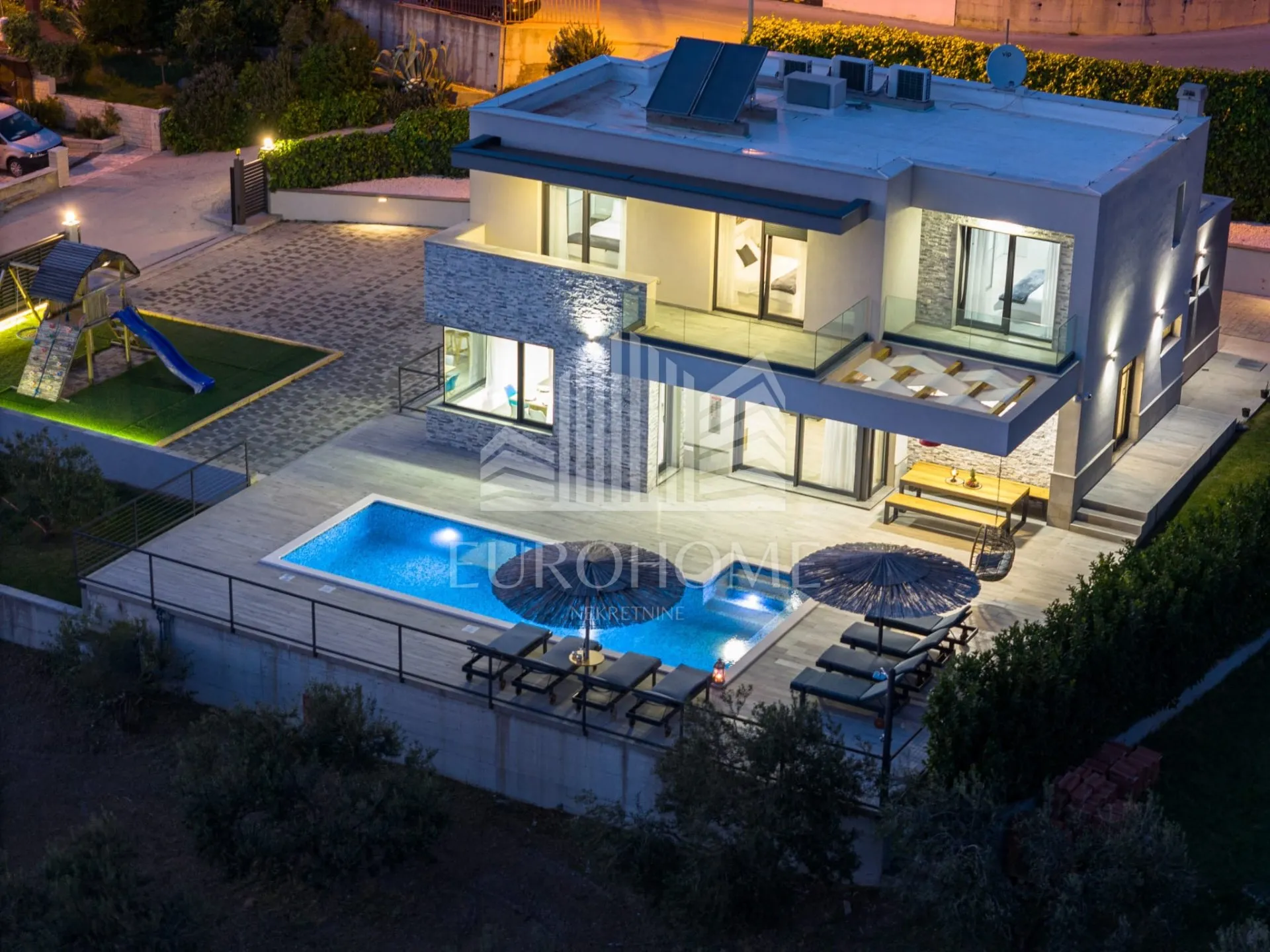 split, impresivna villa, 4 spavaće sobe, 195m2 - slika 1
