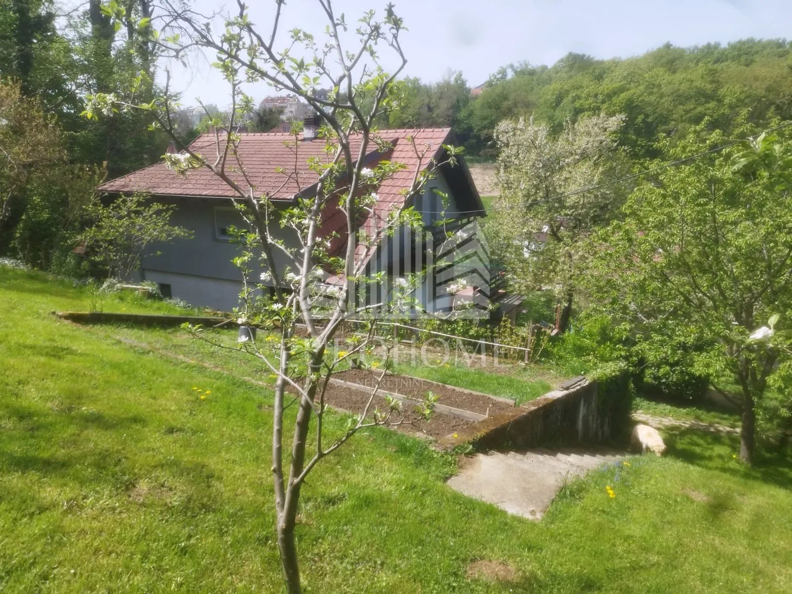 Kraljevac, kuća i zemljište ukupne površine 1451 m2 - Zagreb