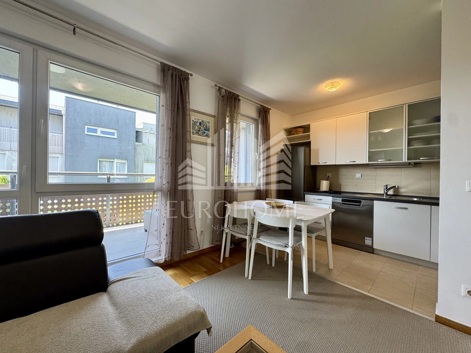 moderan dvosoban stan 61 m², lođa, parking, spremište - slika 11