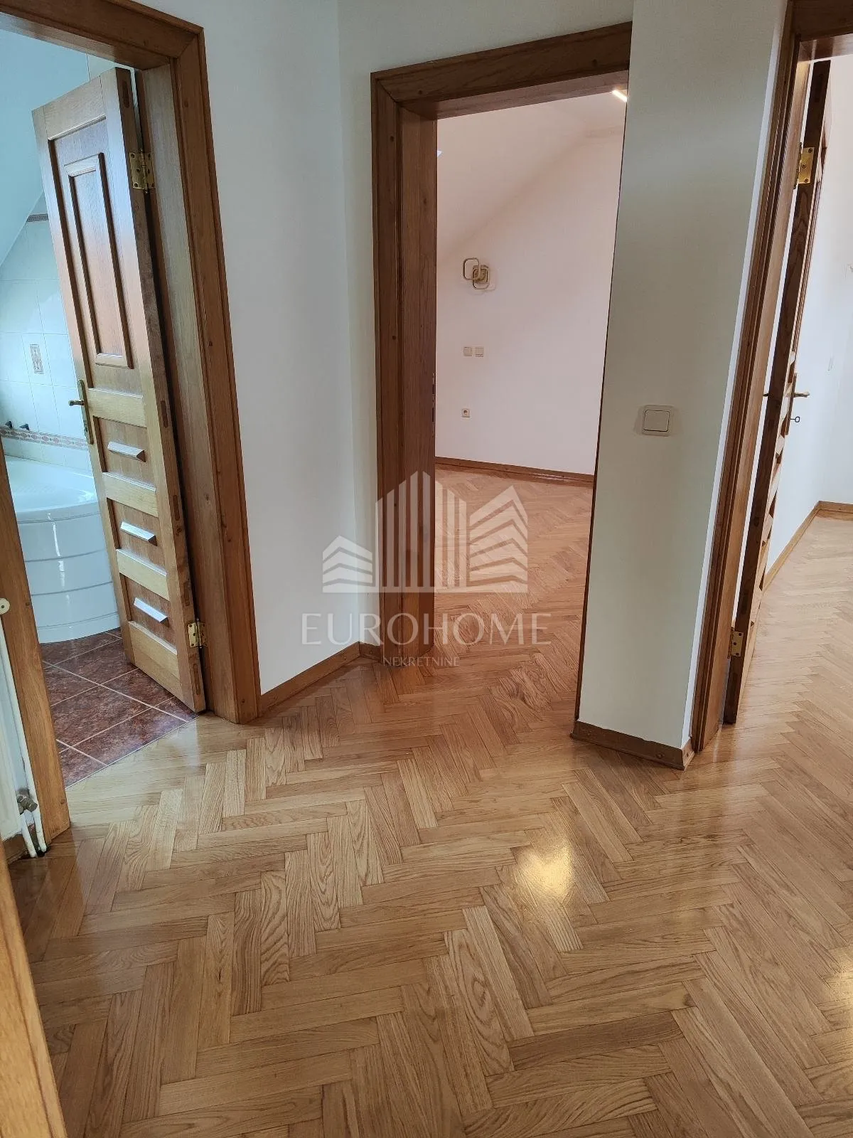dvoetažni stan u zgradi, 3 sobe + 4 kupaonice – gornja dubrava - slika 7