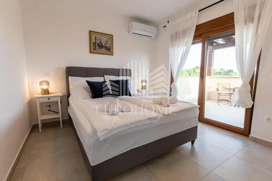 vila s bazenom-grožnjan - slika 10