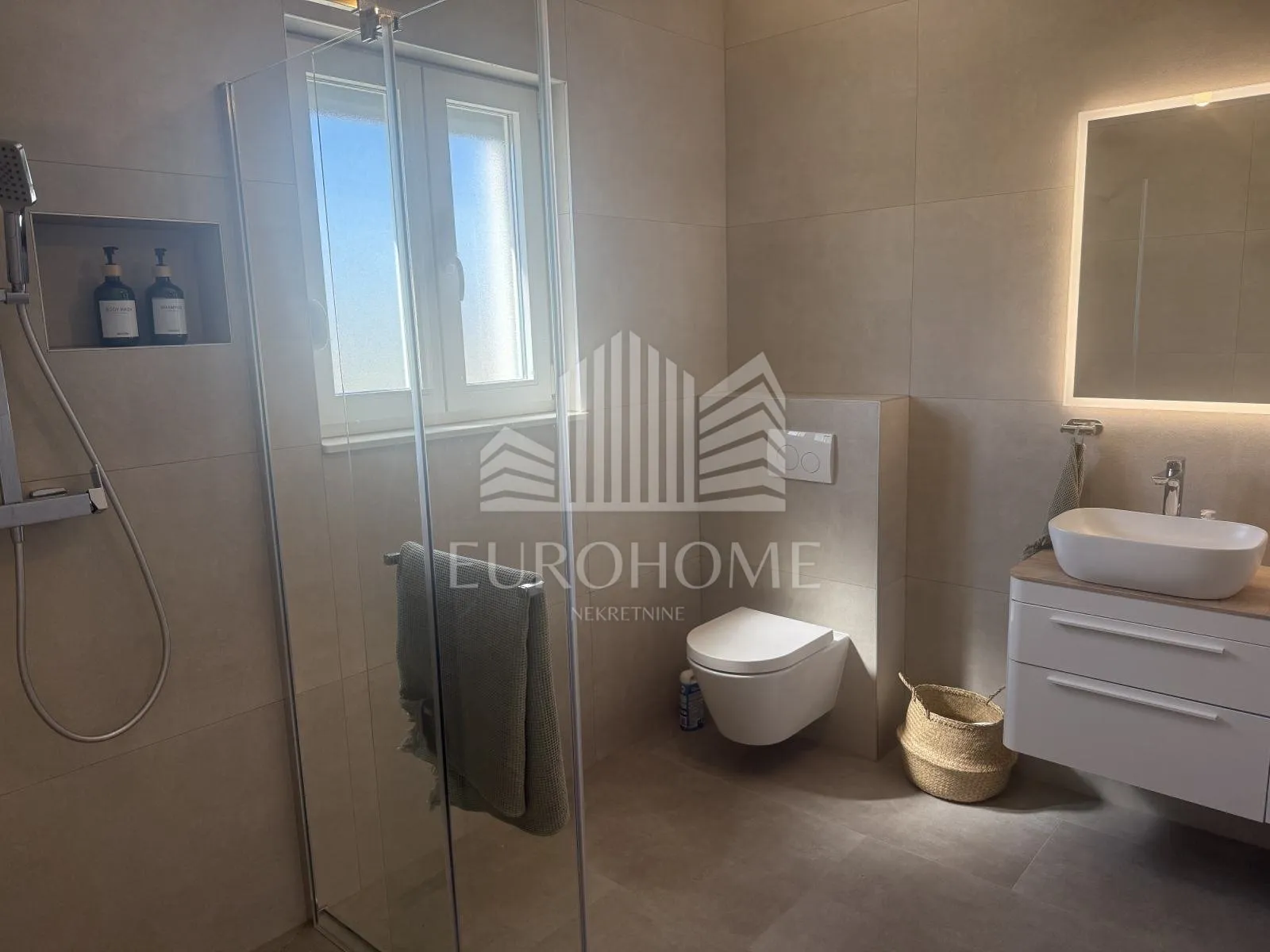 sinj, otok, najam nova kamena kuća, 200m2 - slika 17