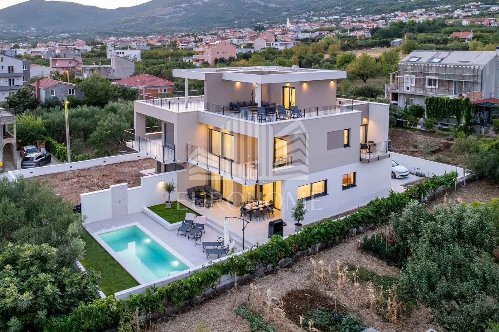 split, luxury villa, for 6 months or one year rent - slika 41