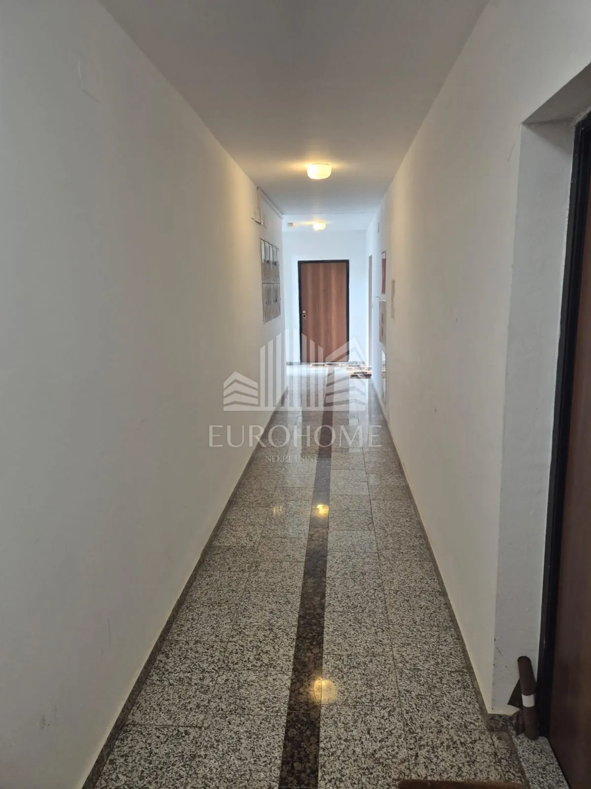 stan 45 m² u mirnom okruženju – dostupan odmah - slika 15
