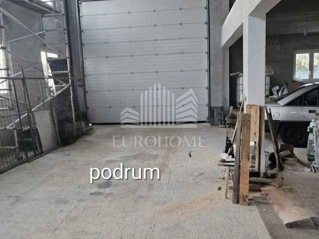 murvica-poslovna zgrada na tri etaže, dugoročni najam! - slika 3