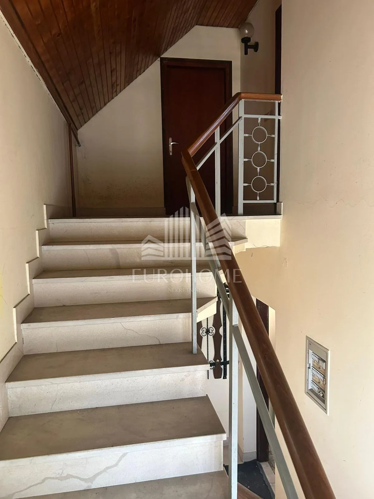 prilika! kuća 224 m² u tramvajskoj zoni – 1.526€/m2 - slika 7