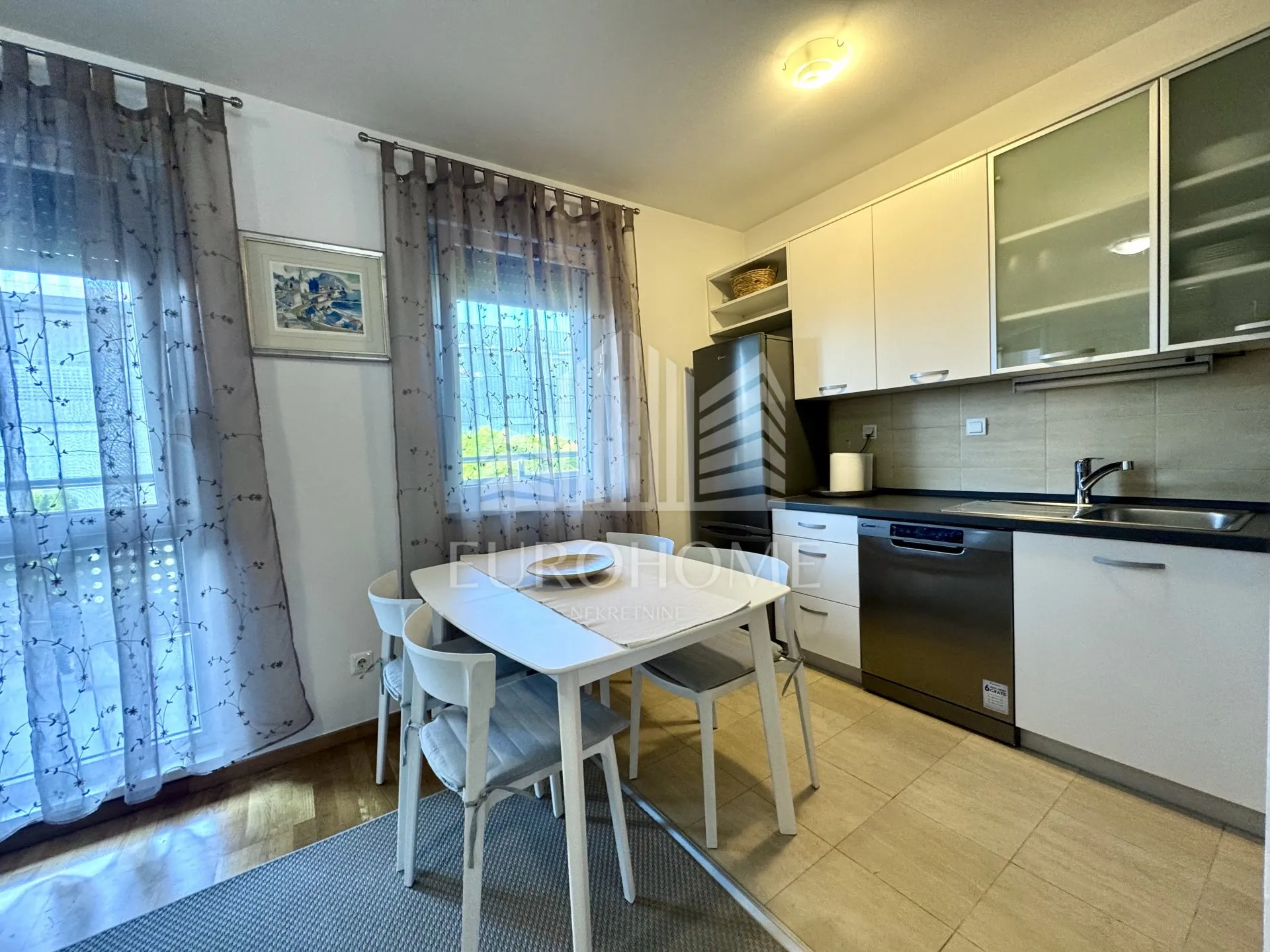 moderan dvosoban stan 61 m², lođa, parking, spremište - slika 13