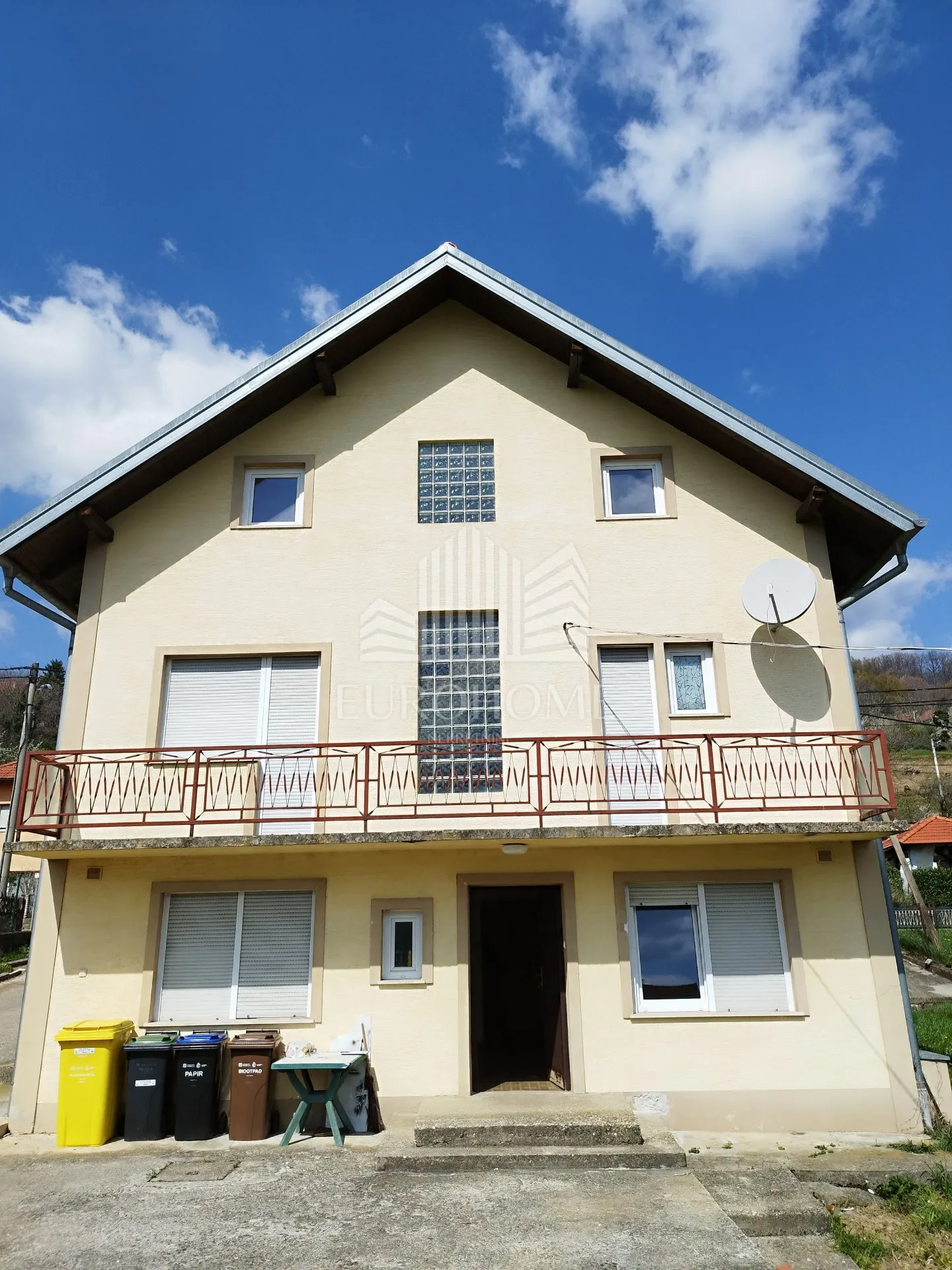 kuća 1.145€/m2, 240m2, 3 stana - slika 2