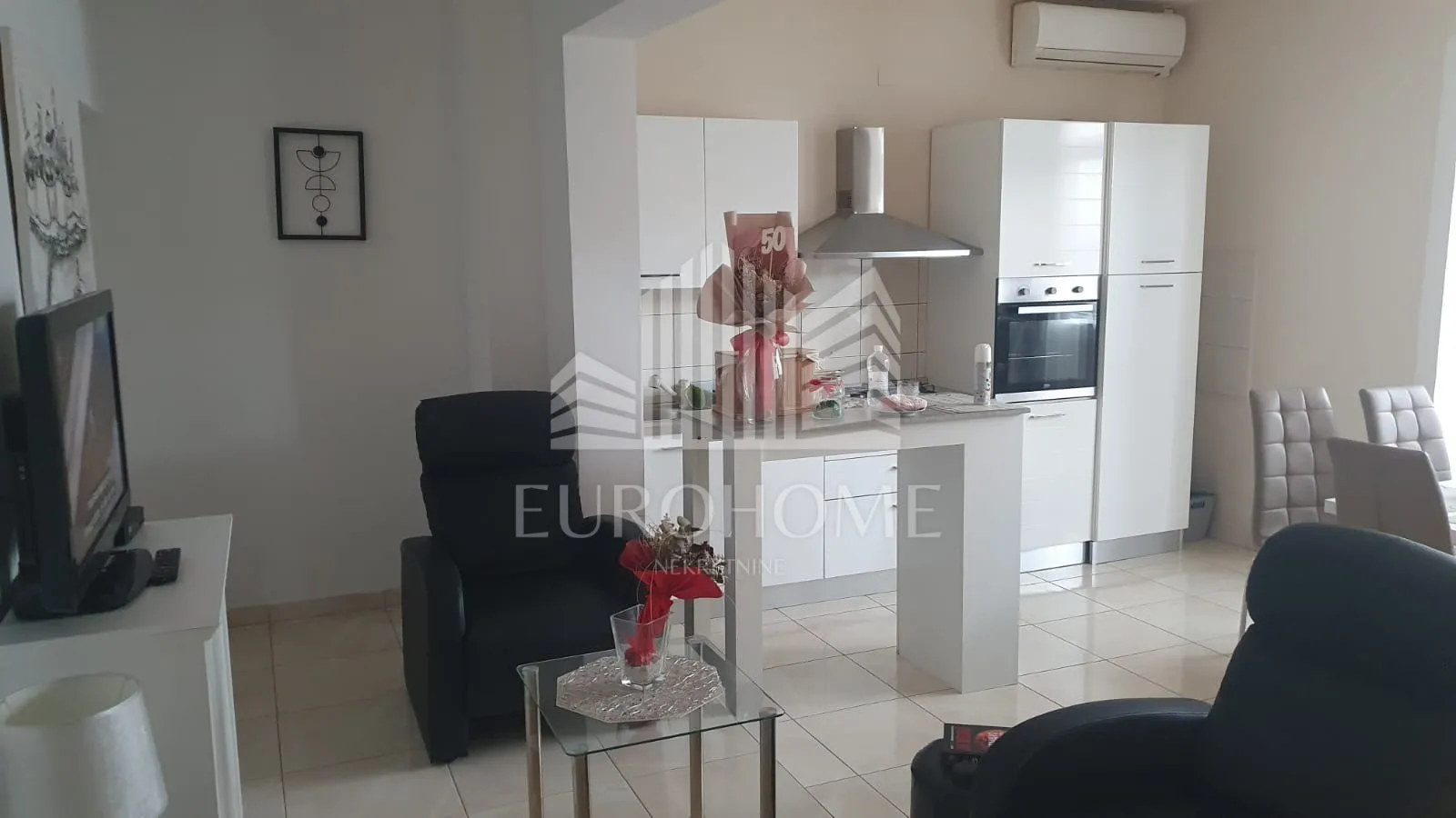 zadar, petrići-obiteljska kuća s tri stana i dvorištem,230m2 - slika 4