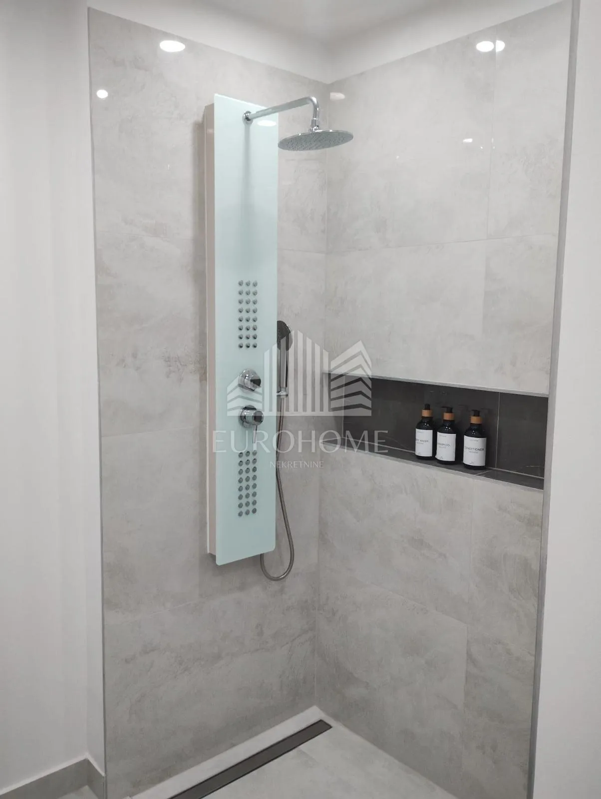 privlaka- kuća katnica 70m od mora, 2 apartmana - slika 7