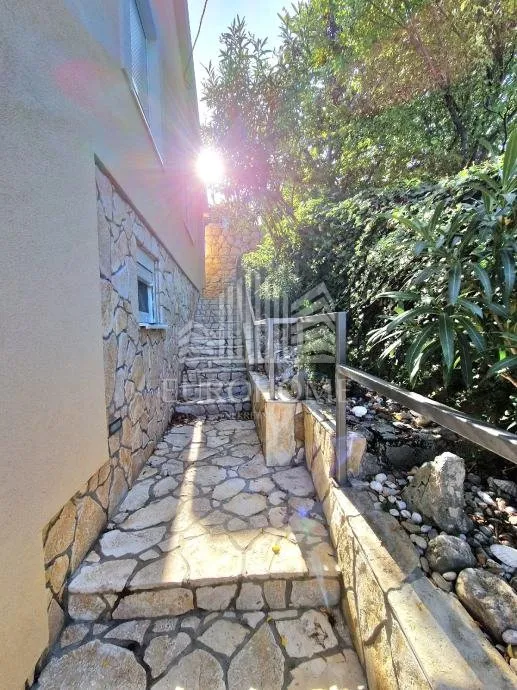 kuća za odmor s bazenom 5o metara od mora - slika 11