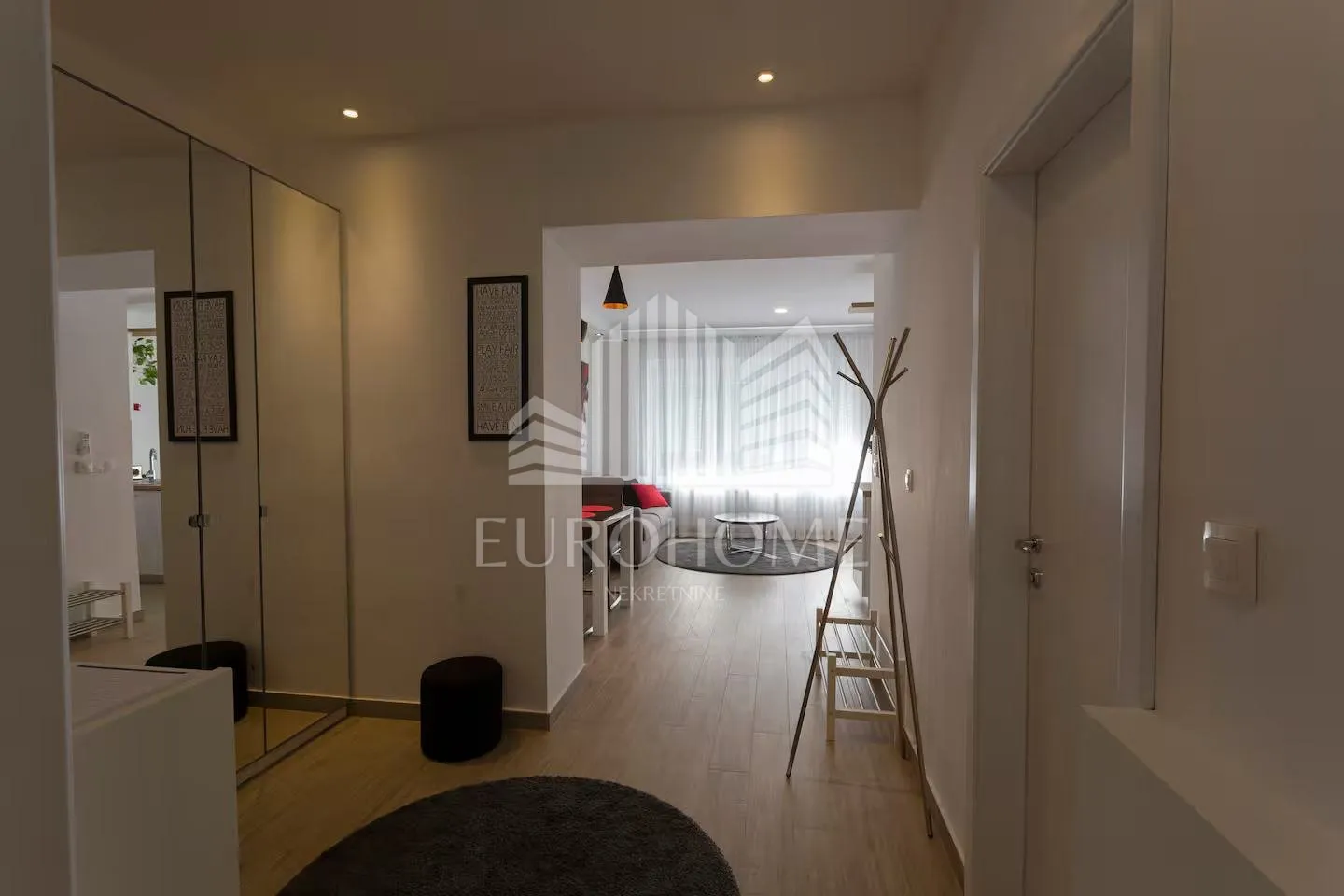 vrhunski apartman 49 m², superhost, odlična investicija, kvaternikov trg - slika 8