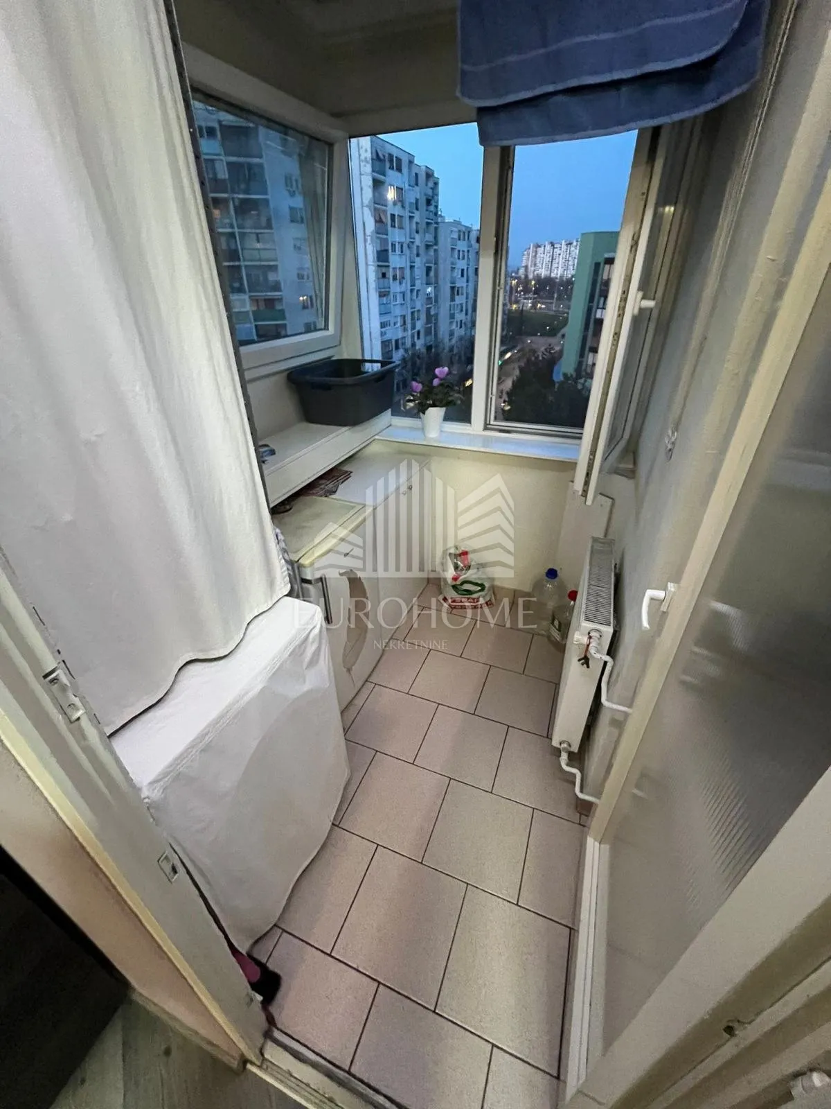 3-soban stan s lođom, sloboština, 56 m2 - slika 11