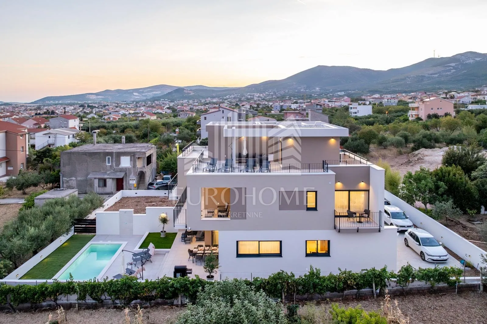 split, luxury villa, for 6 months or one year rent - slika 39