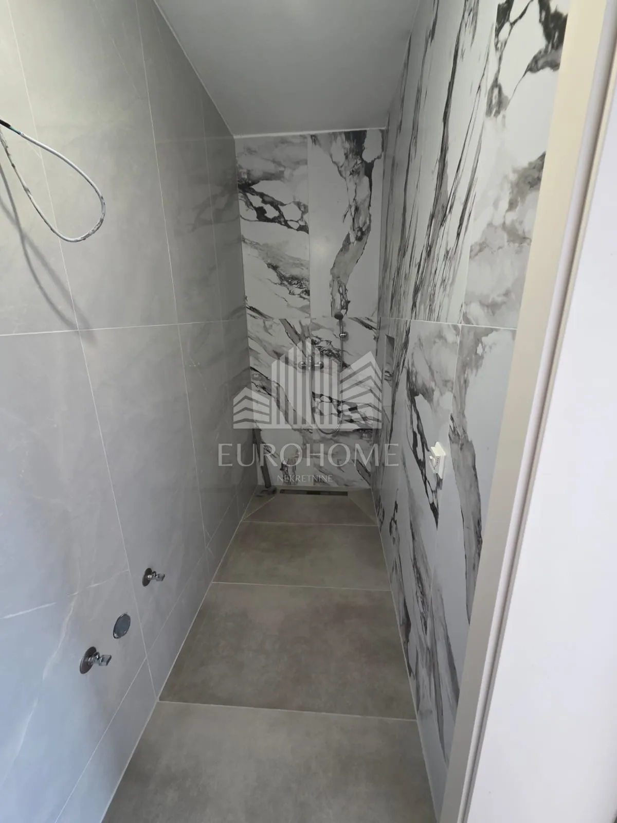 privlaka, odlična prilika ! novogradnja, prvi kat (78m2) - slika 12